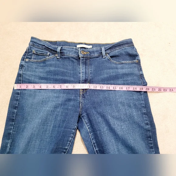 Levi’s Classic Straight Jeans Women’s Size 14 Medium Wash Stretch Denim - Picture 7 of 13